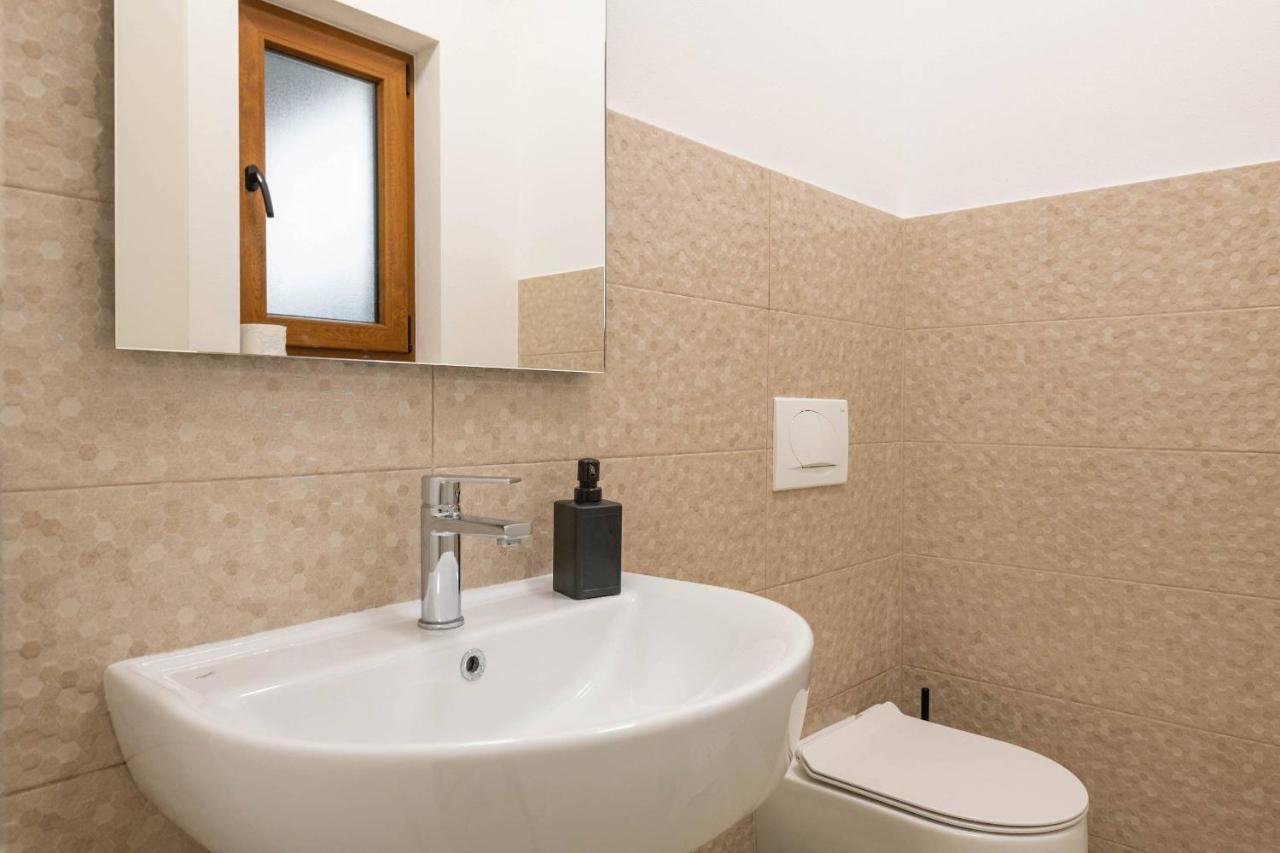Holiday House Luca Пореч Екстер'єр фото