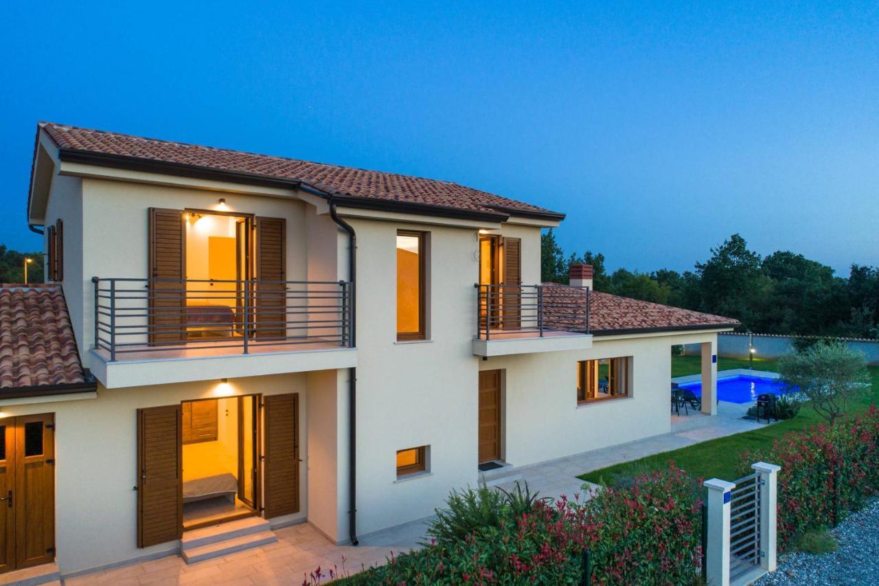 Holiday House Luca Пореч Екстер'єр фото